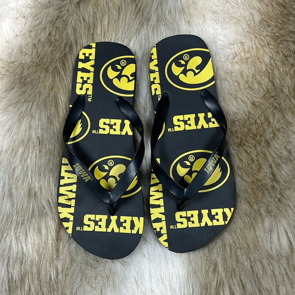 Iowa Hawkeyes Men’s Flip Flop Sandals Black Gold Size 11